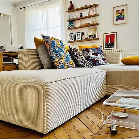 Apartment Gorgeous, Bright & Large 1 Bedroom Near Montmartre Paris