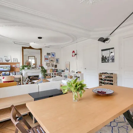 Gorgeous, Bright & Large 1 Bedroom Near Montmartre Apartment