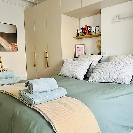 Apartment Gorgeous, Bright & Large 1 Bedroom Near Montmartre *
